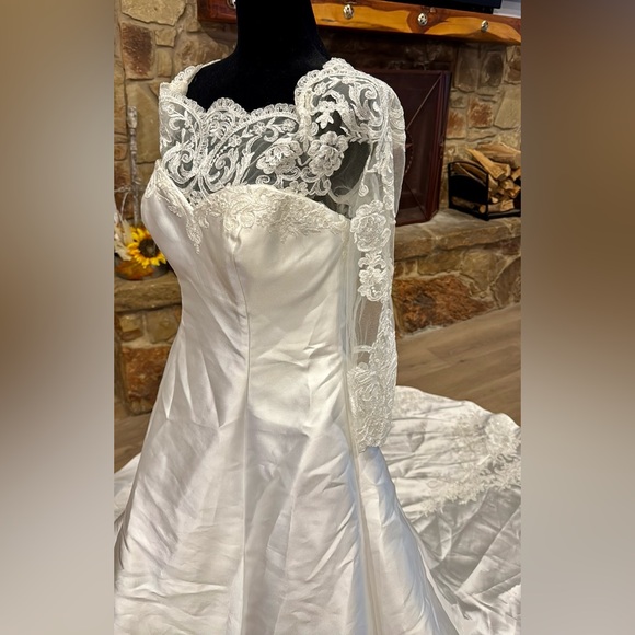 NWT Kei-Leigh Couture Wedding Dress- Discontinued size 12 - Picture 3 of 13